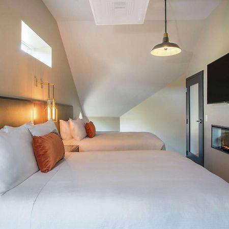 Hotel Saranac, Curio Collection By Hilton Saranac Lake Exteriör bild