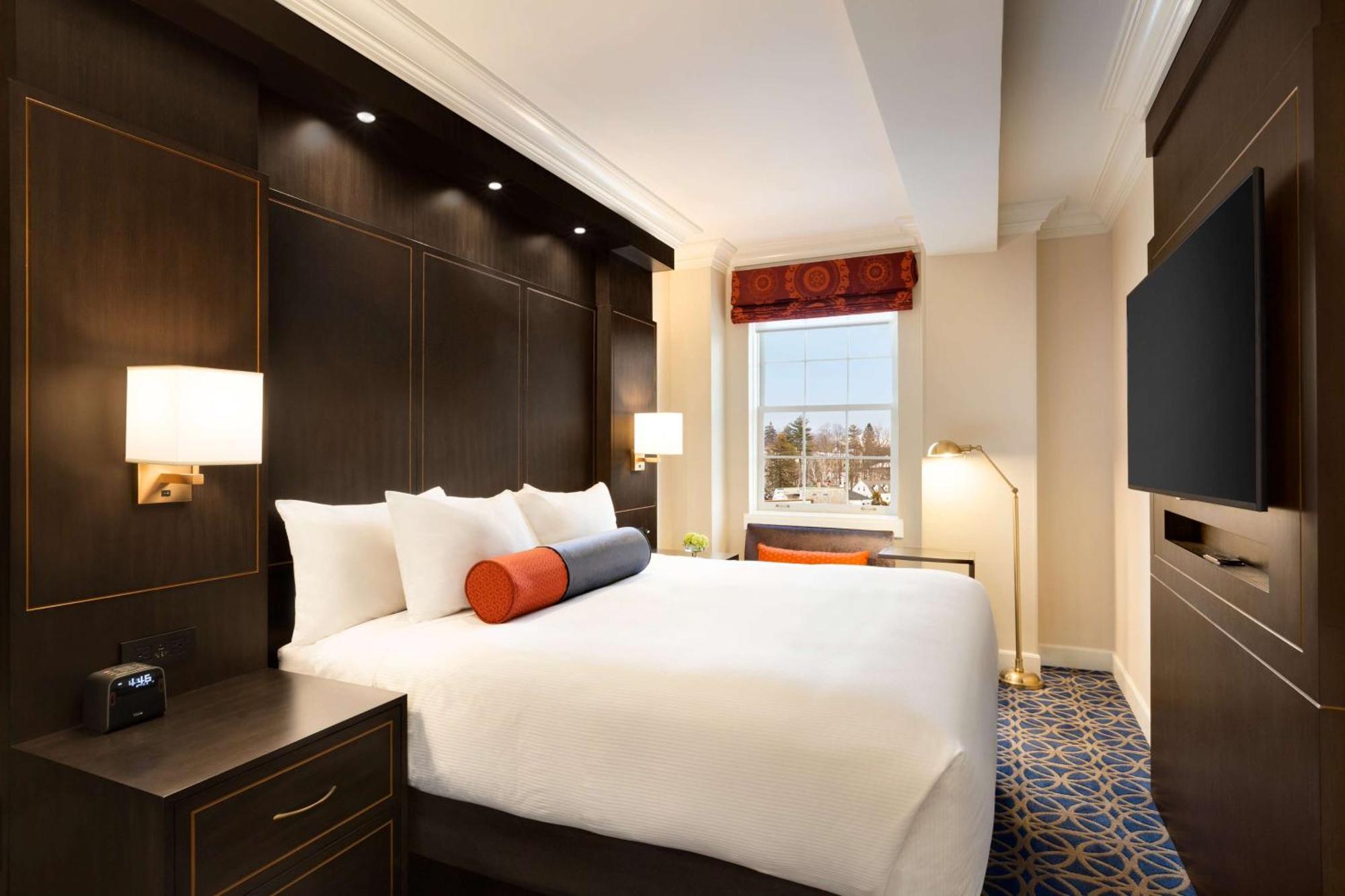 Hotel Saranac, Curio Collection By Hilton Saranac Lake Exteriör bild