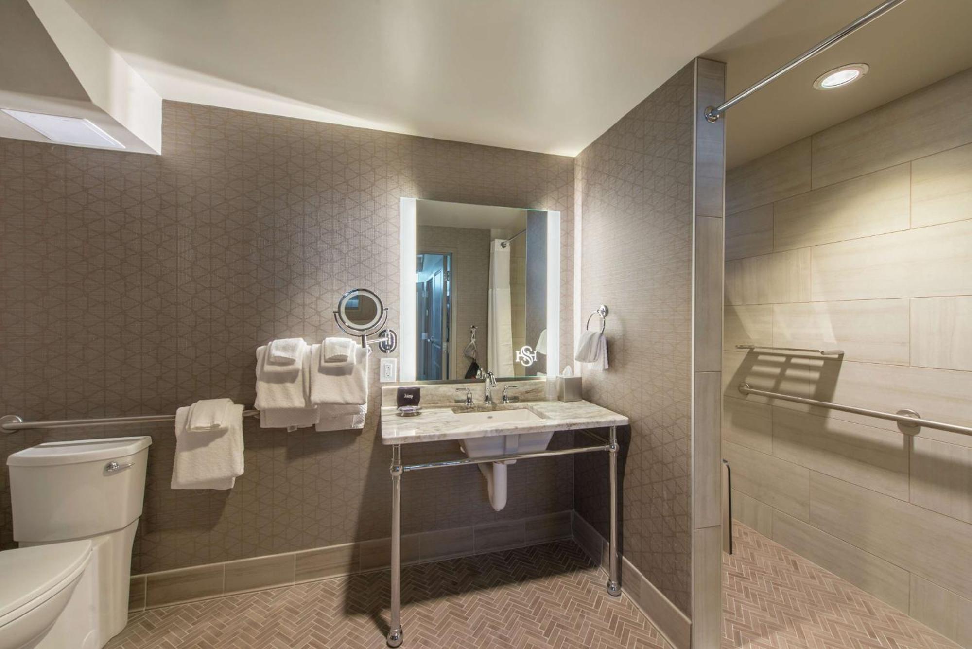 Hotel Saranac, Curio Collection By Hilton Saranac Lake Exteriör bild