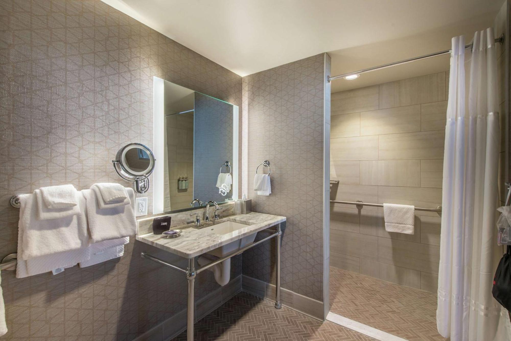 Hotel Saranac, Curio Collection By Hilton Saranac Lake Exteriör bild
